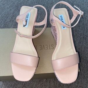 STEVE MADDEN Tory Twist Wedge Sandal